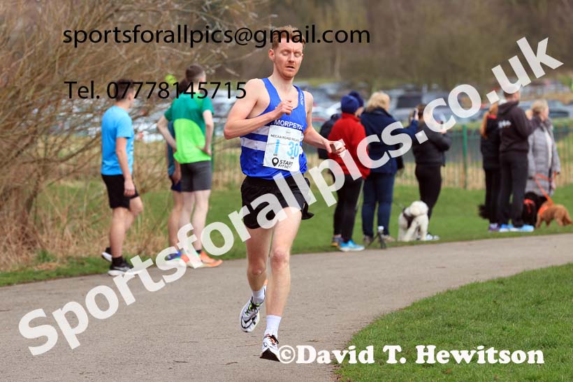 Senior and Veteran Men in the 2024 NECAA Road Relays Champs., Hetton Lyons Country Park, Hetton le Hole, County Durham. Photo: David T. Hewitson/Sports for All Pics